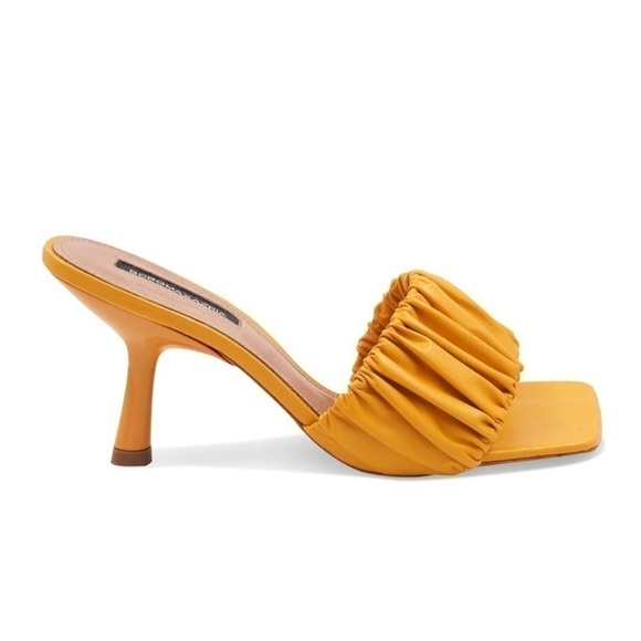 NEW BCBGMAXAZRIA Dallas Scrunched Leather Sandals - Tuscany Yellow - Picture 1 of 16